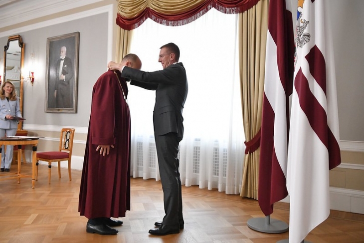 Valsts prezidentam tiesneša zvērestu dod Rīgas apgabaltiesas tiesnesis Elvijs Vēbers